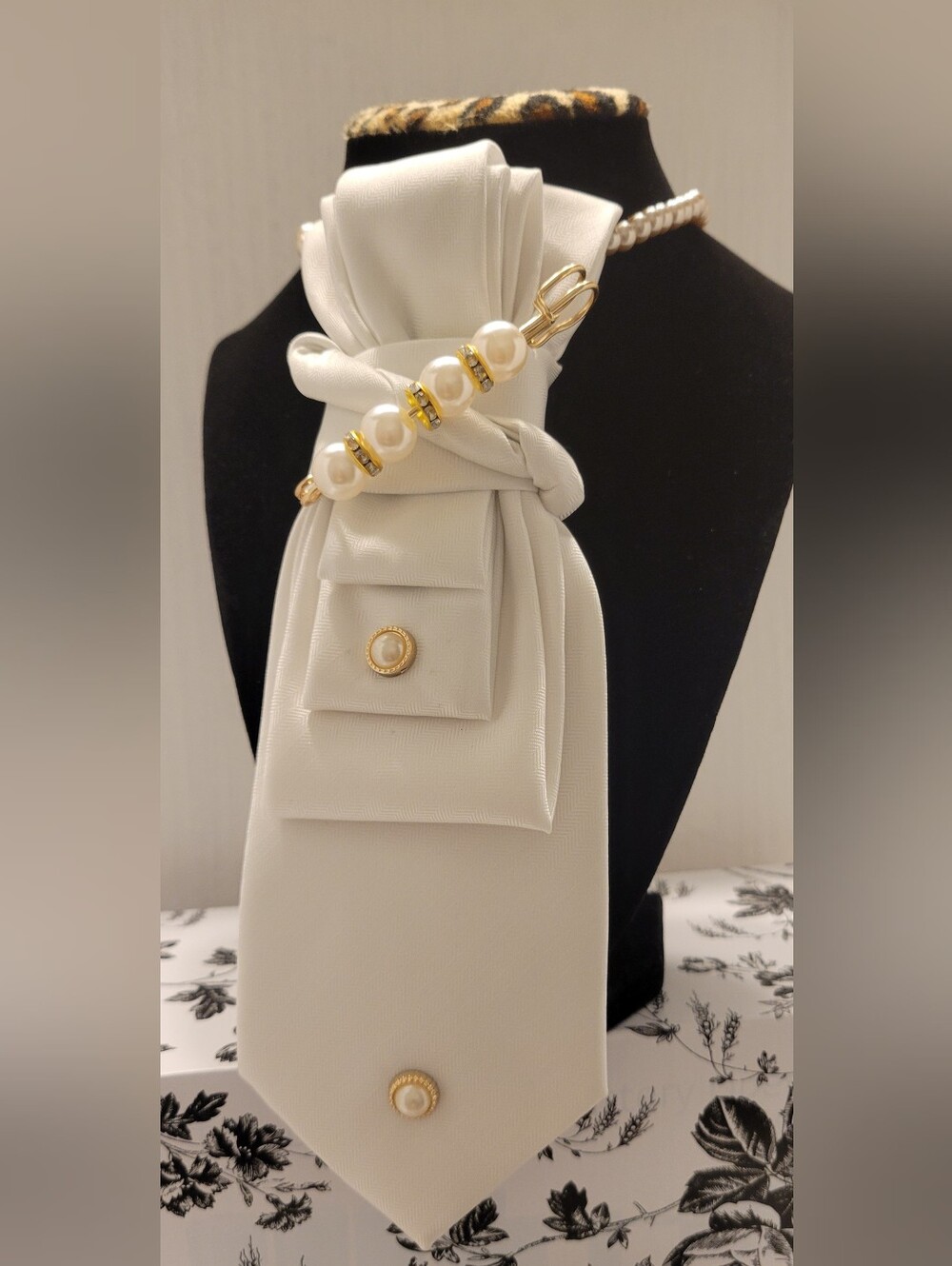 Pearl and Gold Tie Clip with Pearl Button Accent